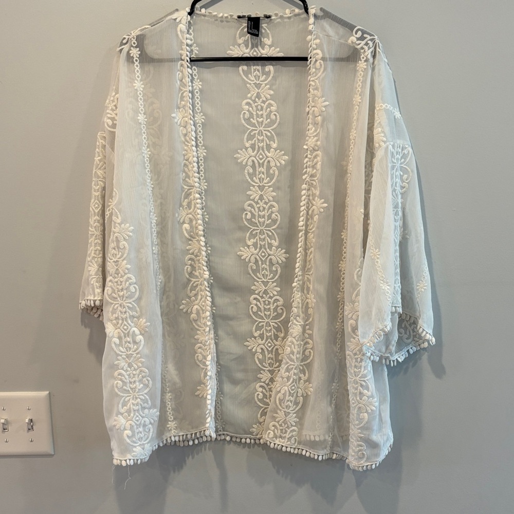 Forever 21 White Embroidered Kimono